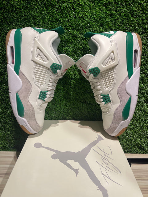 Jordan 4 Retro SB Pine Green Sz 9.5