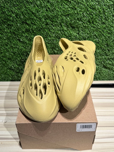 adidas Yeezy Foam RNNR Sulfur Sz 12M