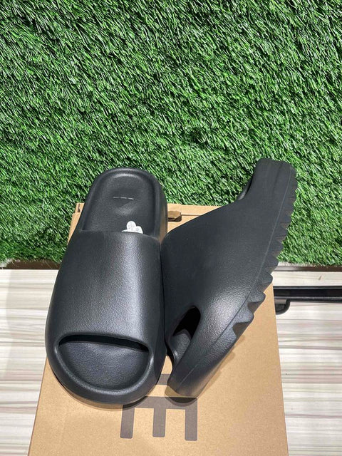 adidas Yeezy Slide Onyx Sz 9