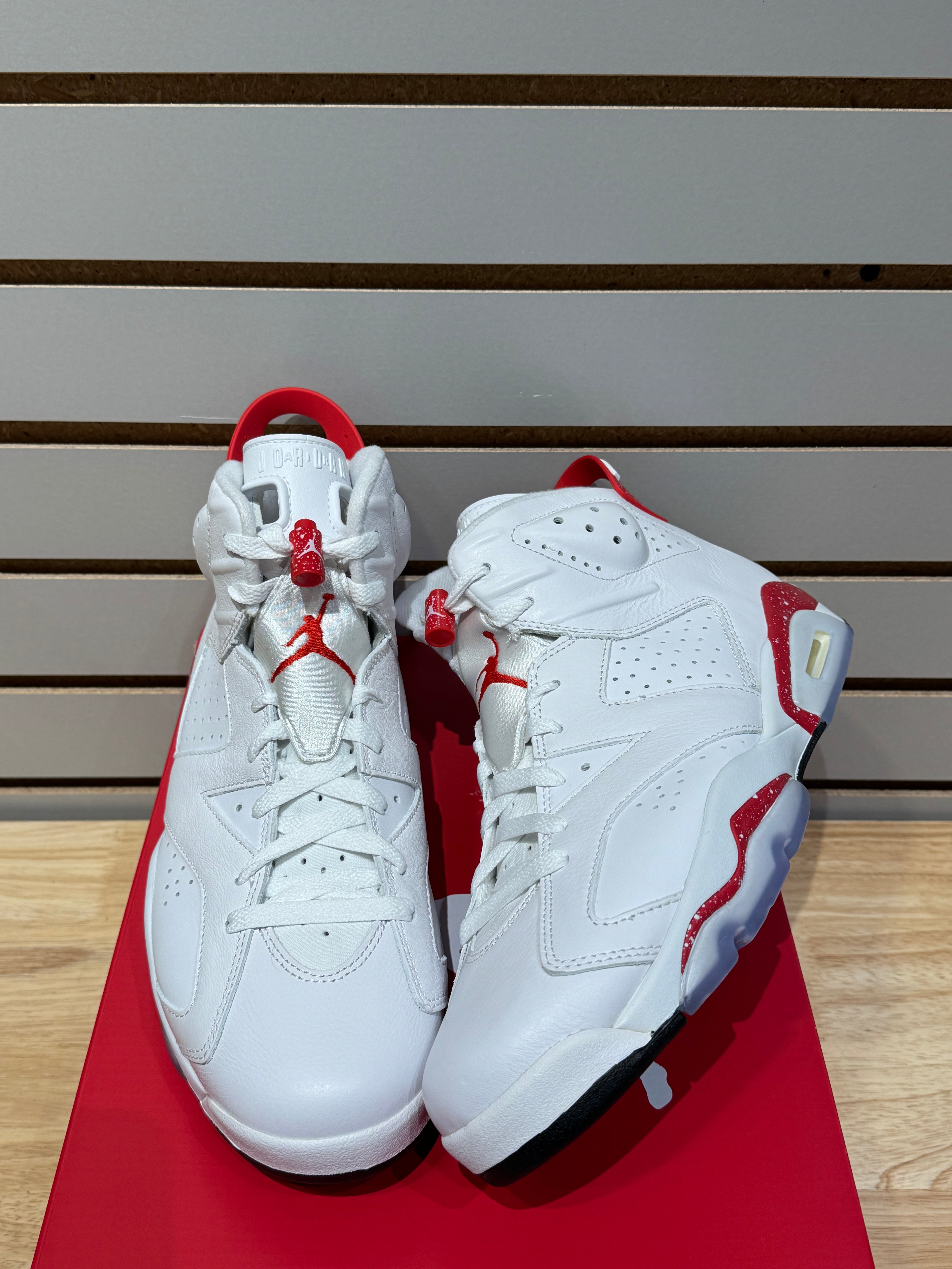 Jordan 6 Retro Red Oreo Sz 11 – Sneak City