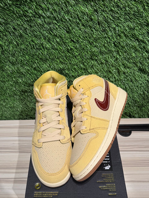 Jordan 1 Mid SE French Fries (GS) Sz 6Y