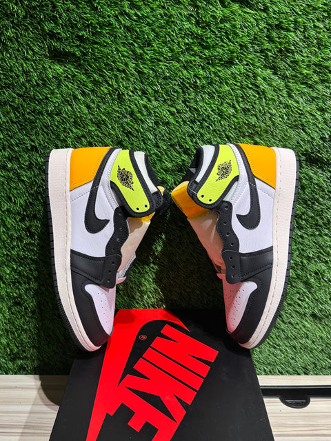 Jordan 1 Retro High White Black Volt University Gold (GS) Sz 5Y