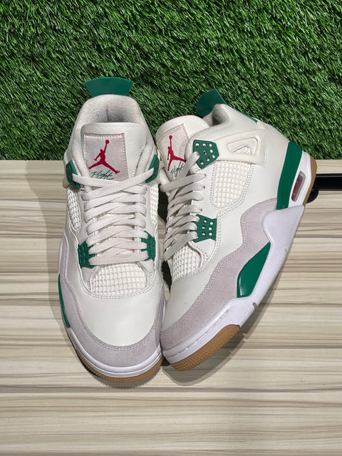 Jordan 4 Retro SB Pine Green Sz 9.5M