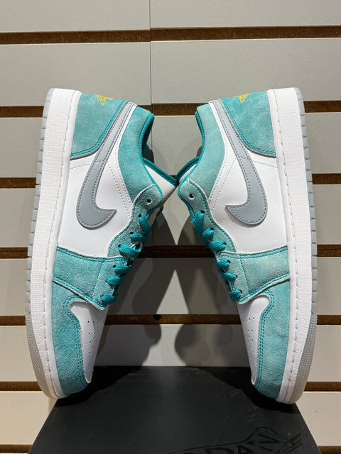 Jordan 1 Low SE New Emerald Sz 10