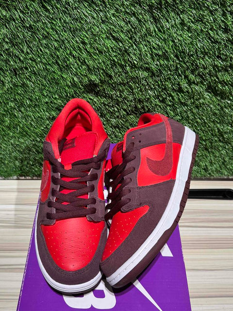 Nike SB Dunk Low Cherry Sz 11.5M