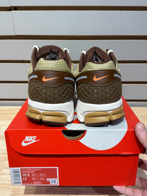 Nike Zoom Vomero 5 Wheat Grass Cacao Wow Sz 10.5