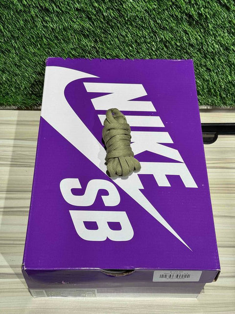 Nike SB Dunk Low Red Stardust Sz 9.5M