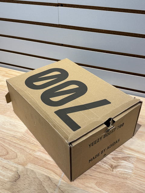 adidas Yeezy Boost 700 Utility Black Sz 11