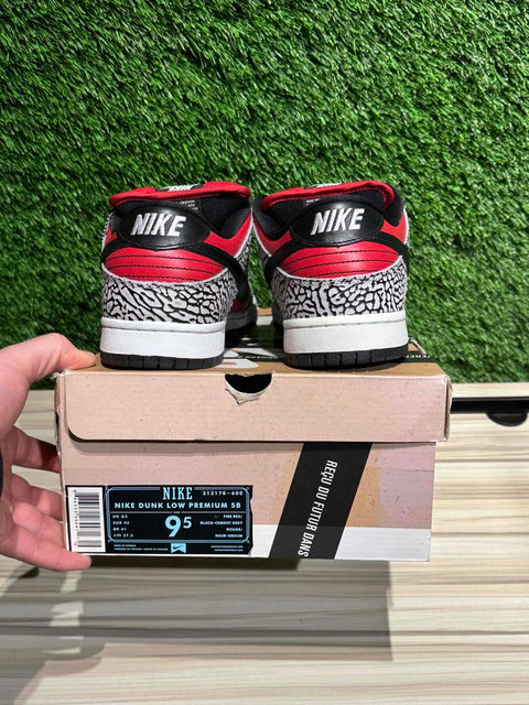 Nike SB Dunk Low Supreme Red Cement (2012) Sz 9.5M,.