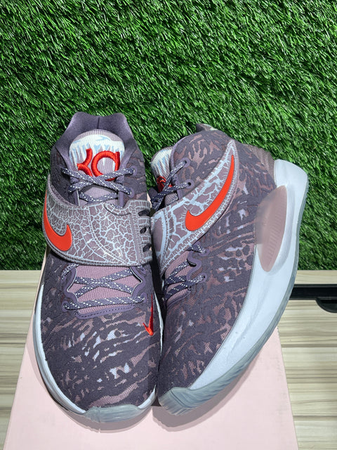 Nike KD 14 Valentine's Day Sz 10.5