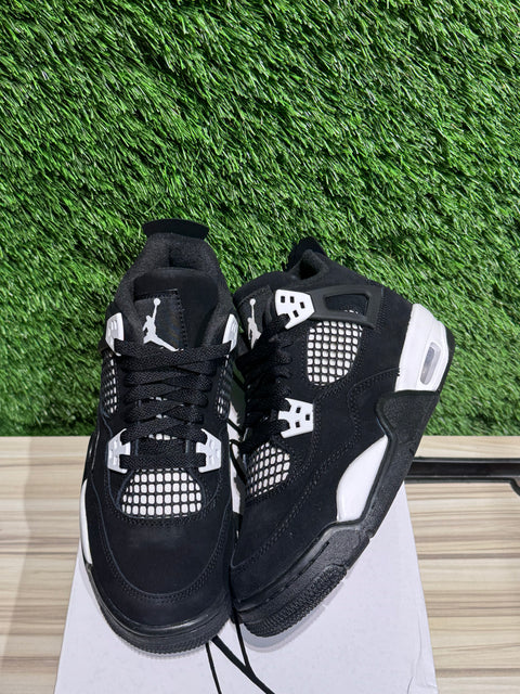 Jordan 4 Retro White Thunder (GS) Sz 4.5Y