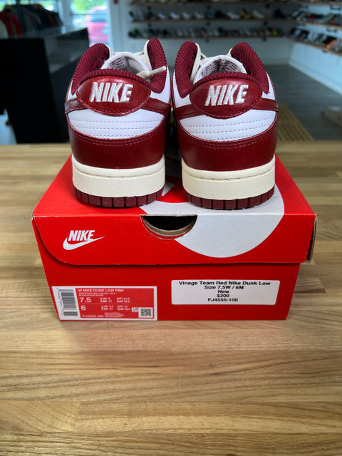 DS Vintage Team Red Nike Dunk Low Sz 6M/7.5W