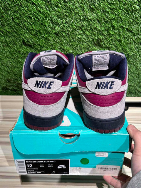 Nike SB Dunk Low Atmosphere Grey True Berry Sz 12