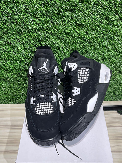 Jordan 4 Retro White Thunder (GS) Sz 7Y