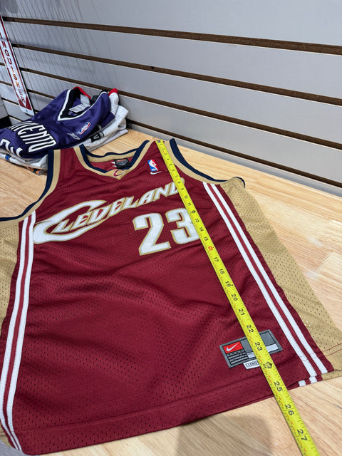 Vintage 2000s Kids Nike Cleveland Cavaliers Lebron James Jersey #23 Sz M