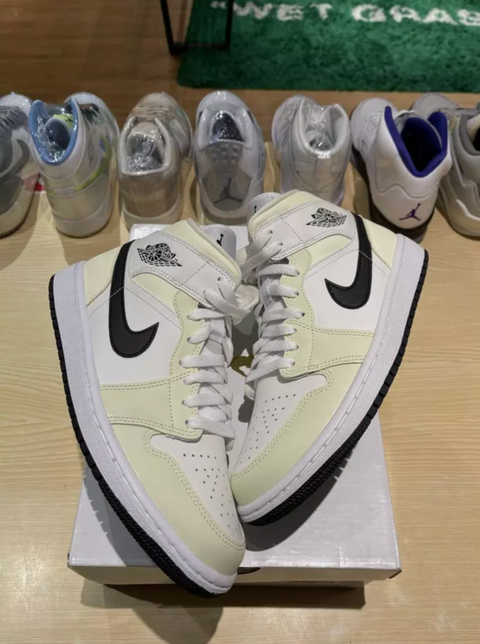 Jordan 1 Mid Coconut Milk (W)