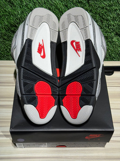 Jordan 4 Retro White Cement (2025) Sz 10M.,.