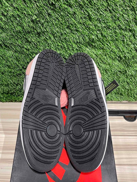 Jordan 1 Low OG Bleached Coral Sz 8M,.