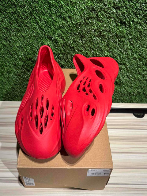 adidas Yeezy Foam RNNR Vermillion Sz 12M