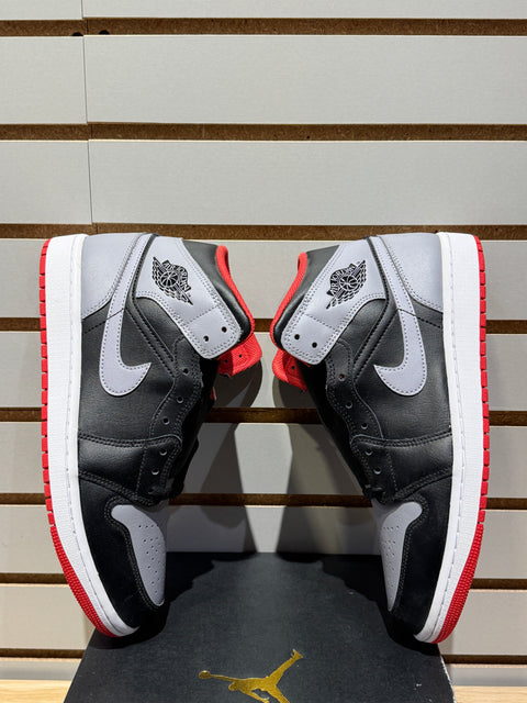 Jordan 1 Mid Bred Shadow Sz 9.5