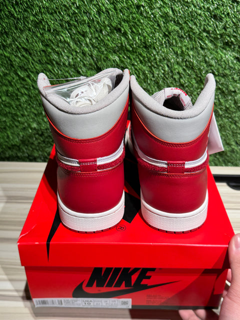 Jordan 1 Retro High OG Varsity Red (Women's) Sz 8.5M