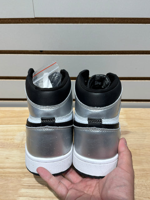 2021 Modern 520 Valentine's Day ReStockX Sz 10