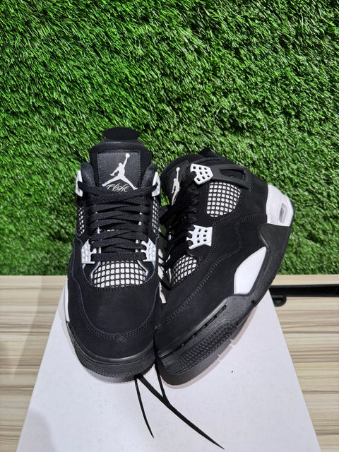 Jordan 4 Retro White Thunder Sz 7.5M