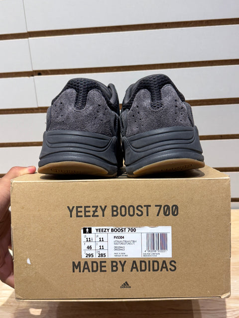 adidas Yeezy Boost 700 Utility Black Sz 11