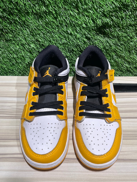 Jordan 1 Low FlyEase Taxi White (GS) Sz 3.5Y