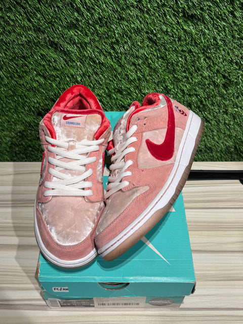 Nike SB Dunk Low StrangeLove Skateboards Sz 9M..