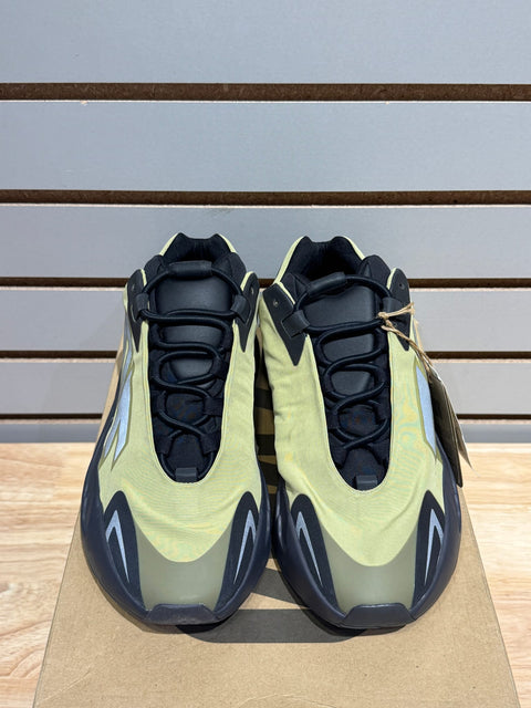 adidas Yeezy Boost 700 MNVN Resin Sz 9
