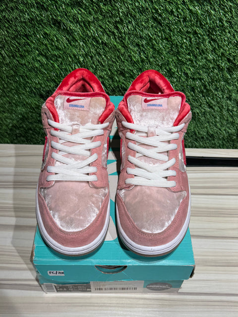Nike SB Dunk Low StrangeLove Skateboards Sz 9M..