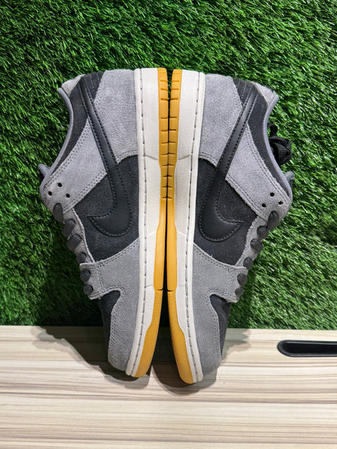 Nike SB Dunk Low Dark Smoke Grey Sz 8.5M