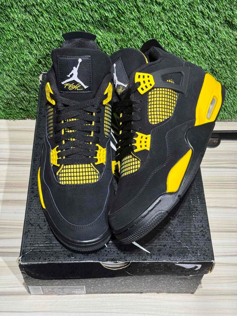 Jordan 4 Retro Thunder (2023) Sz 12.5M,.