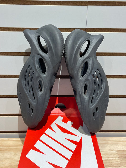 adidas Yeezy Foam RNR Onyx Sz 10