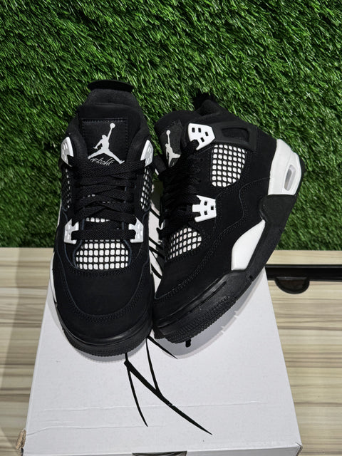 Jordan 4 Retro White Thunder Sz 4.5Y