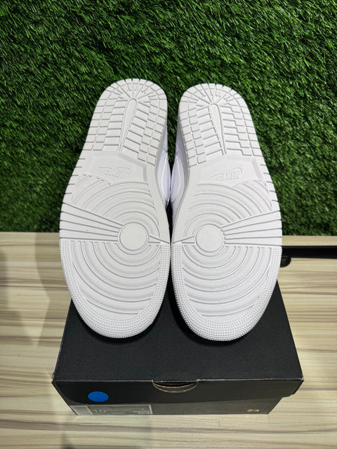 Jordan 1 Low Triple White Sz 10.5M