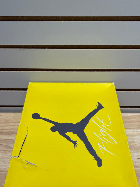 Jordan 4 Retro Lightning (2021) Sz 9.5