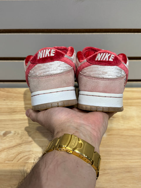 Nike SB Dunk Low StrangeLove Skateboards Sz 7.5