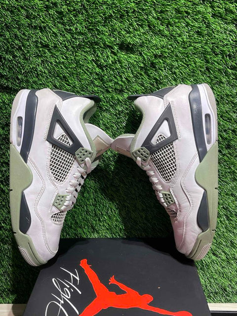 Jordan 4 Retro Seafoam (Women's) Sz 10.5M.