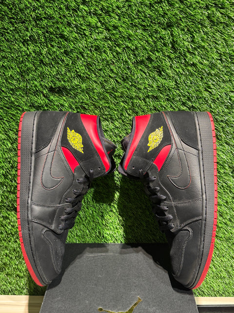 Jordan 1 Mid Last Shot Sz 12