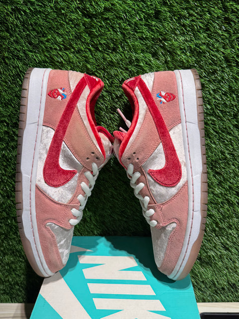 Nike SB Dunk Low StrangeLove Skateboards Sz 9M..