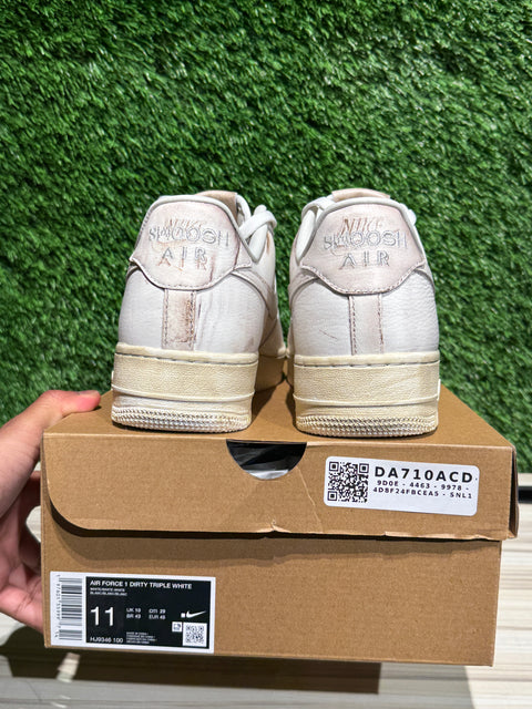 Nike Air Force 1 Low .SWOOSH Dirty Triple White Sz 11
