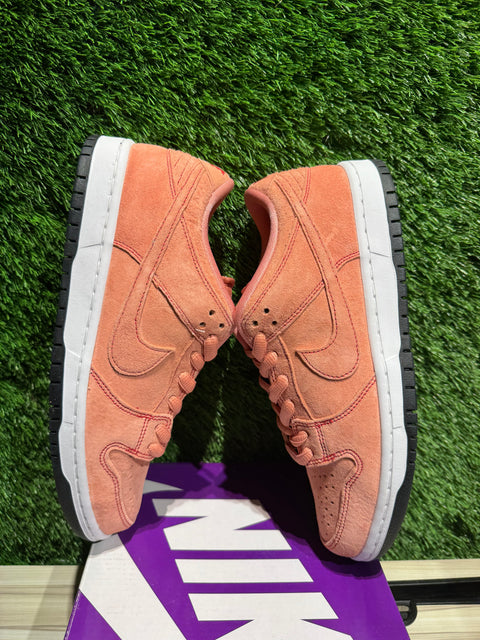 Nike SB Dunk Low Pink Pig Sz 8