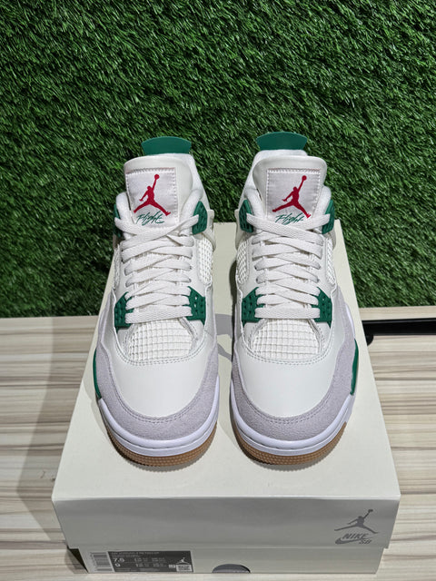 Jordan 4 Retro SB Pine Green Sz 7.5M