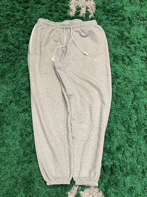 Nike Standard Issue Dri-Fit Jogger Sweatpants Gray Men's Zip Pocket CK6365-063 Sz L