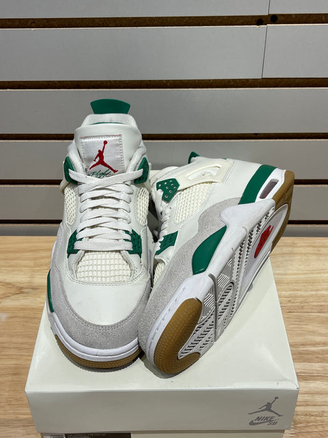 Jordan 4 Retro SB Pine Green Sz 8.5M