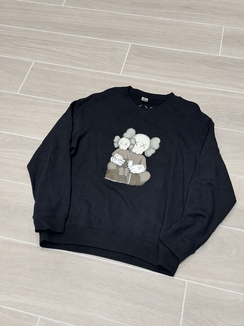 KAWS x Uniqlo Longsleeve Sweatshirt (US Sizing) Black Sz M
