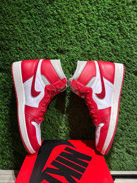 Jordan 1 Retro High OG Varsity Red (Women's) Sz 12M