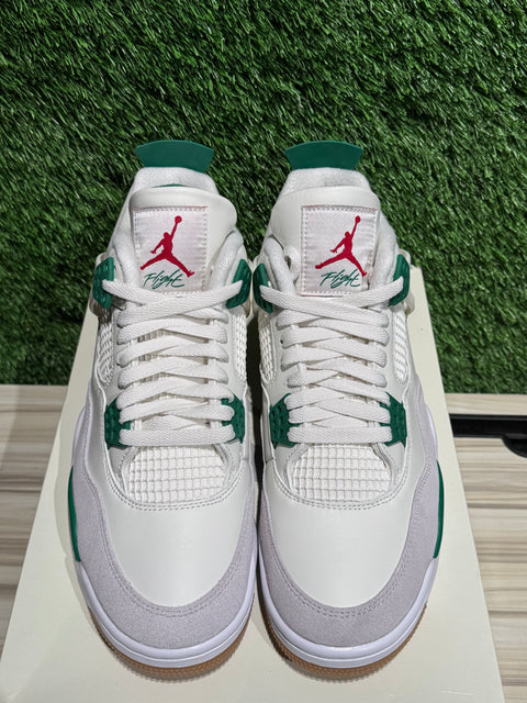 Jordan 4 Retro SB Pine Green Sz 9.5